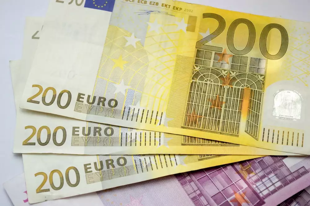 8 Eur To Czk